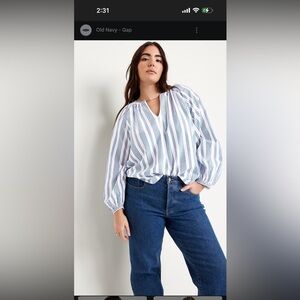 Old Navy Women's Blue and White Striped Blouse